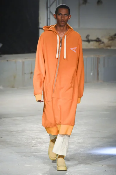 Look 19